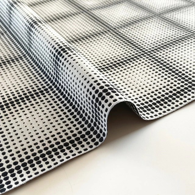 ドットブロック柄のストレッチチェック