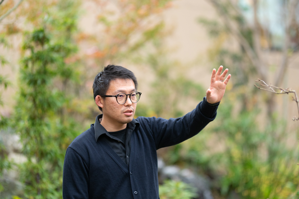 専務取締役　浅野宏介